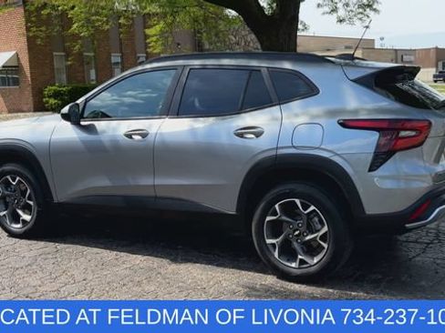 Used 2024 Chevrolet Trax LT w/ Driver Confidence Package FWD image 6
