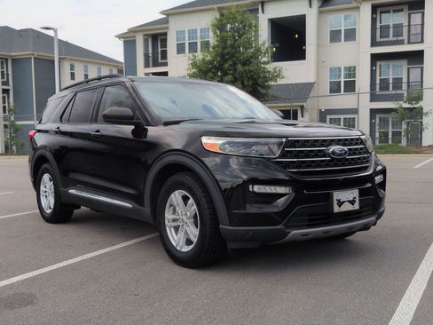 Certified 2021 Ford Explorer XLT w/ Equipment Group 202A RWD image 1