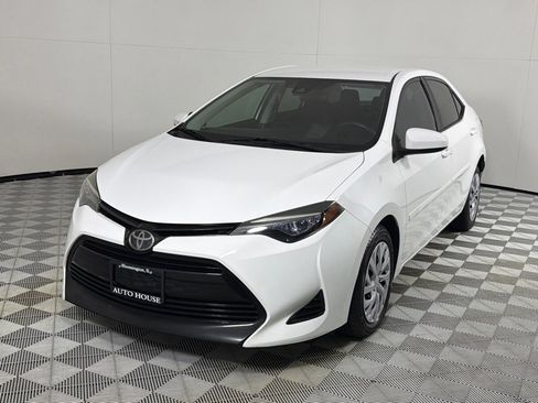 Used 2018 Toyota Corolla LE FWD image 10