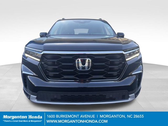 Used 2025 Honda Pilot Touring image 3