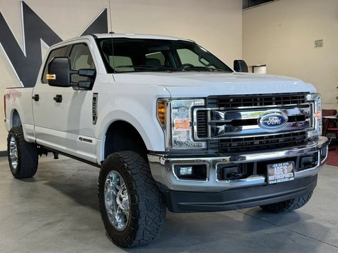 Used 2019 Ford F250 XLT w/ XLT Value Package AWD/4WD image 3