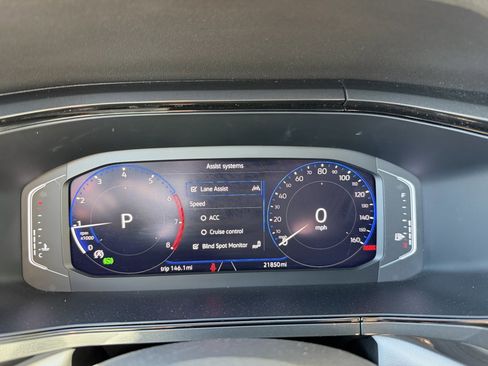 Used 2022 Volkswagen Taos SEL w/ Panoramic Sunroof Package image 18