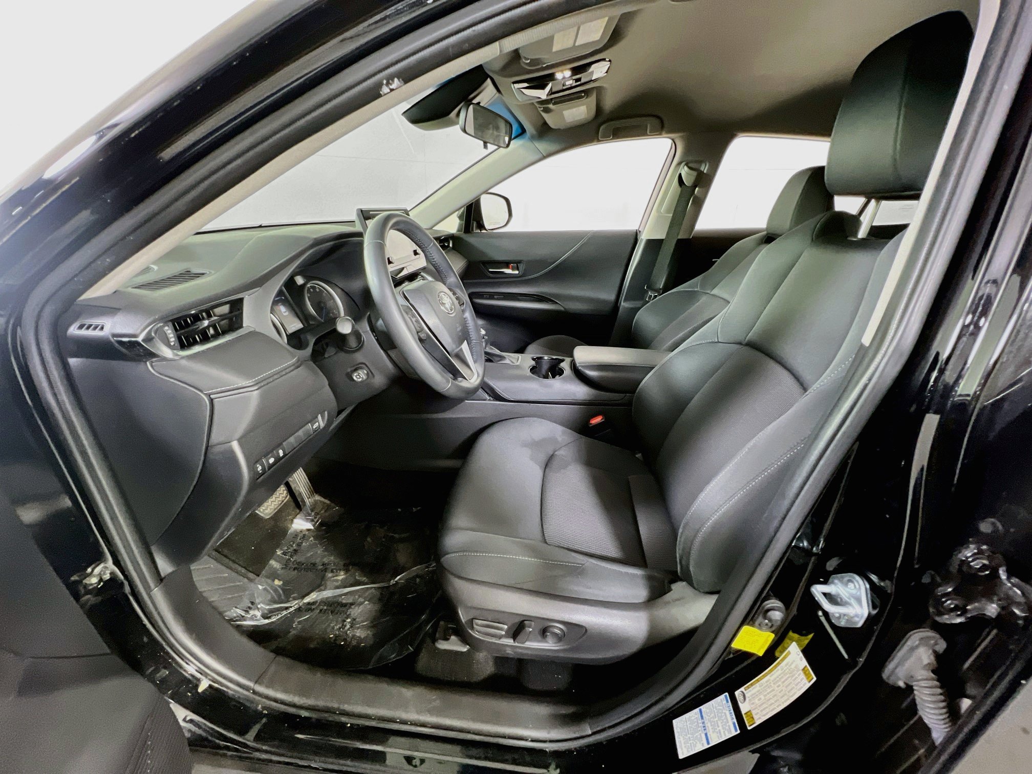 Used 2021 Toyota Venza LE AWD/4WD image 19