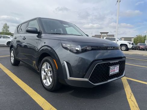 Used 2025 Kia Soul LX w/ LX Technology Package FWD image 10