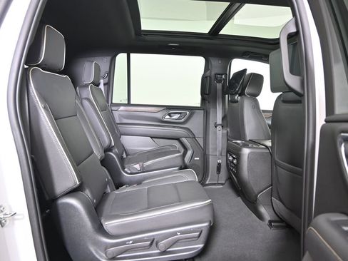 Used 2023 Chevrolet Suburban Premier w/ Advanced Technology Package AWD/4WD image 15