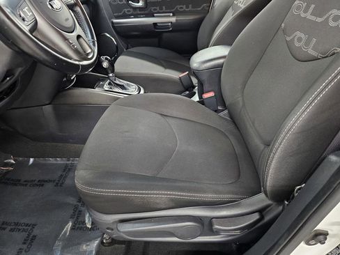 Used 2013 Kia Soul + FWD image 14