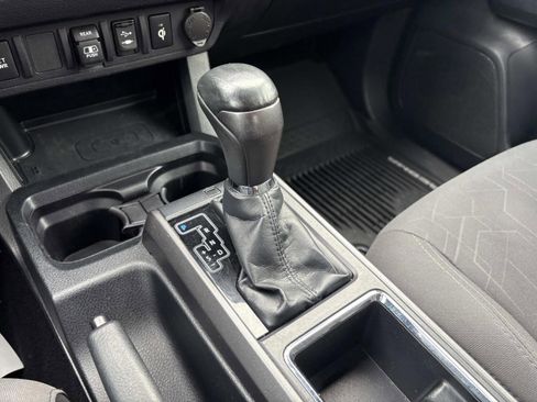 Used 2018 Toyota Tacoma TRD Off-Road image 34