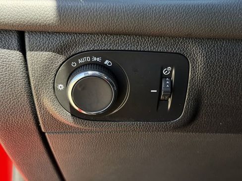 Used 2017 Chevrolet Cruze Premier image 25