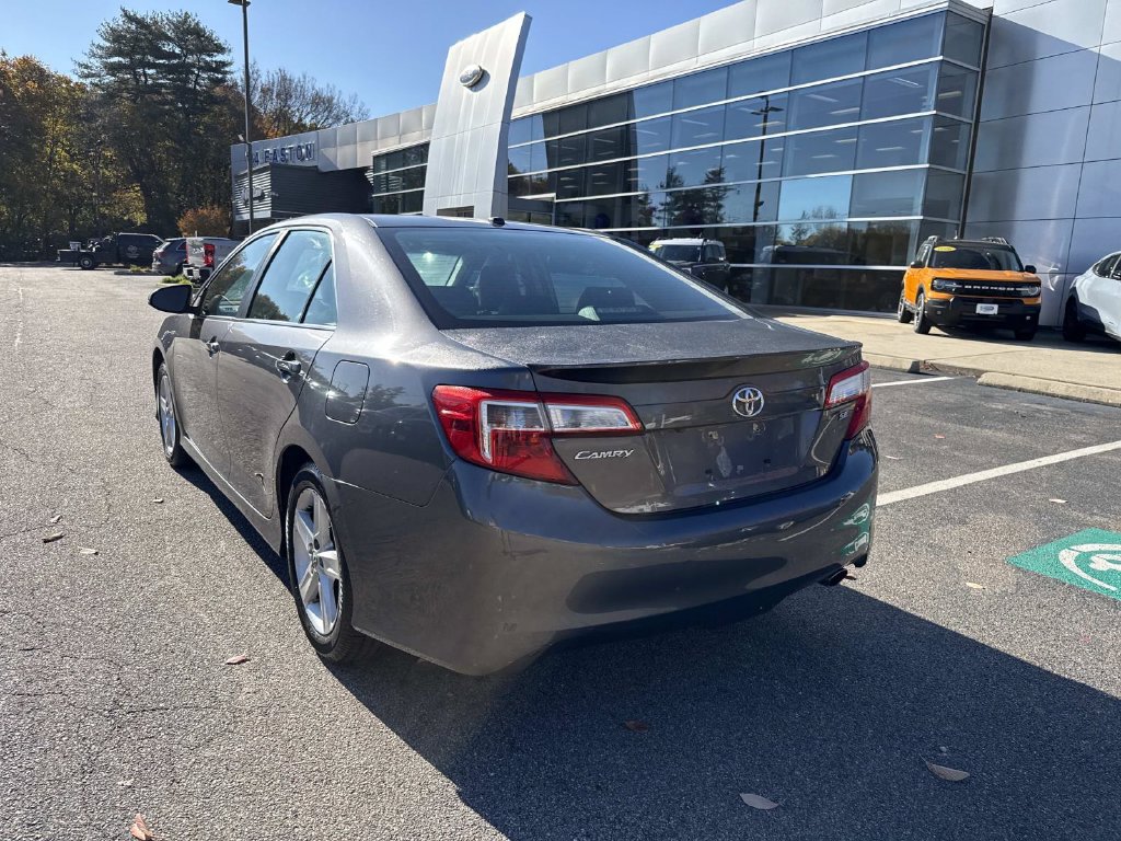 Used 2014 Toyota Camry SE w/ Leather Package FWD image 3