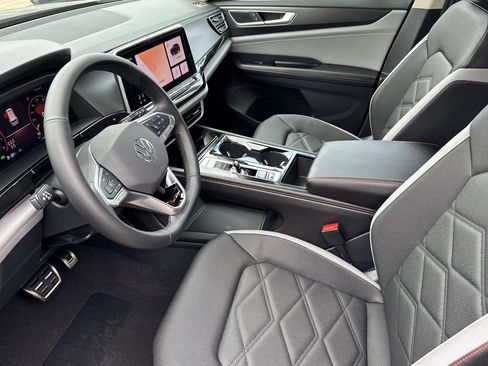 New 2025 Volkswagen Atlas Peak Edition SE image 8