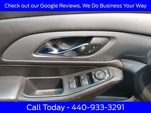Used 2018 Chevrolet Traverse LT FWD image 19