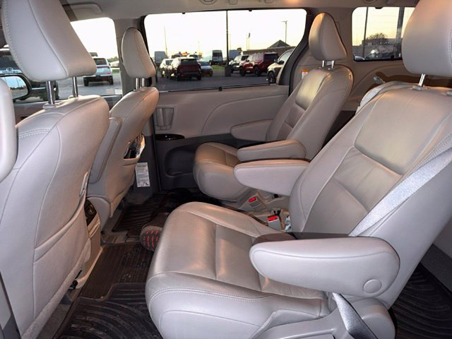 Used 2019 Toyota Sienna XLE FWD image 16