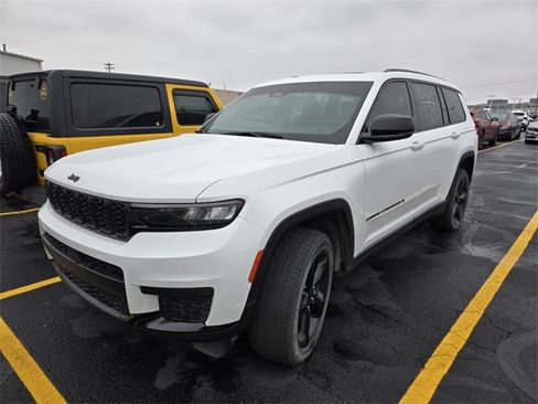 Used 2023 Jeep Grand Cherokee L Altitude image 10