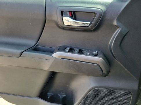Used 2021 Toyota Tacoma TRD Sport AWD/4WD image 16