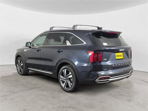 Used 2022 Kia Sorento EX w/ Panoramic Sunroof Package image 3