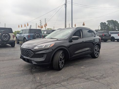 Certified 2022 Ford Escape SE w/ SE Sport Appearance Package AWD/4WD image 4