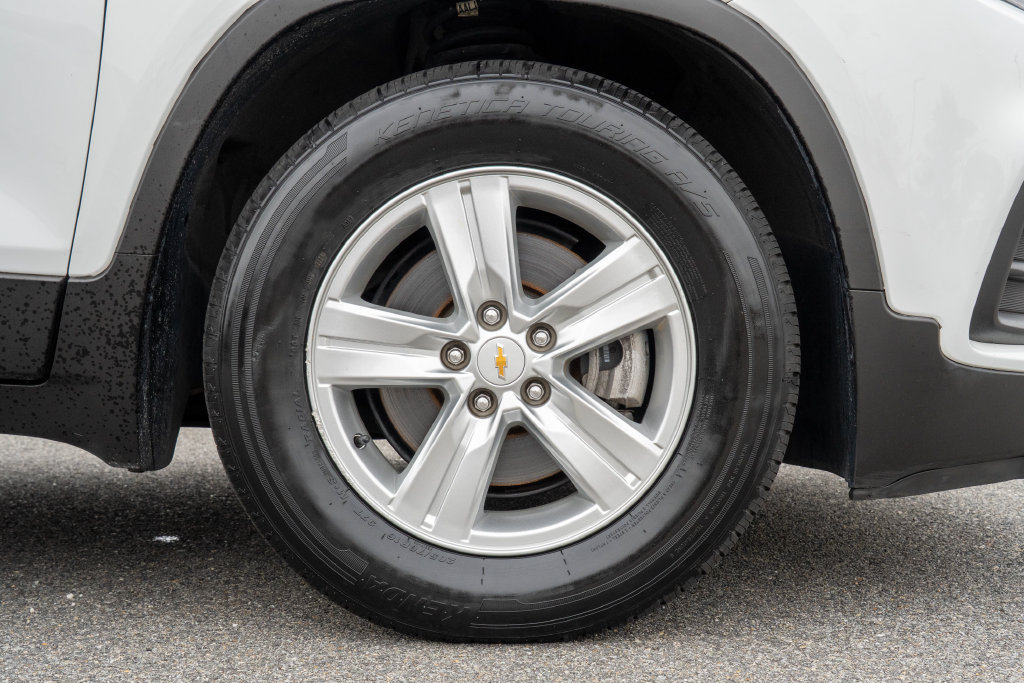 Used 2018 Chevrolet Trax LT w/ LT Convenience Package FWD image 29