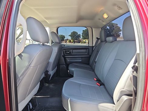 Used 2019 RAM 1500 Tradesman w/ Chrome Appearance Group RWD image 11