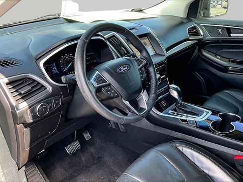 Used 2018 Ford Edge Titanium FWD image 12