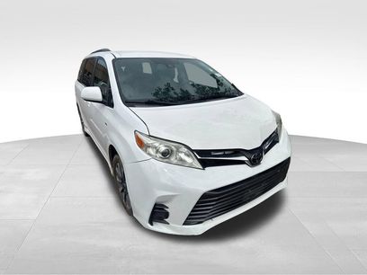 Used 2018 Toyota Sienna LE w/ Carpet Mat Package
