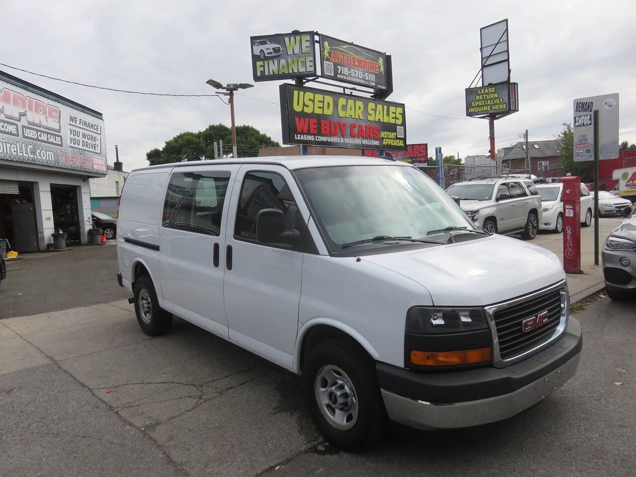 Used 2019 GMC Savana 2500 w/ Driver Convenience Package RWD image 3