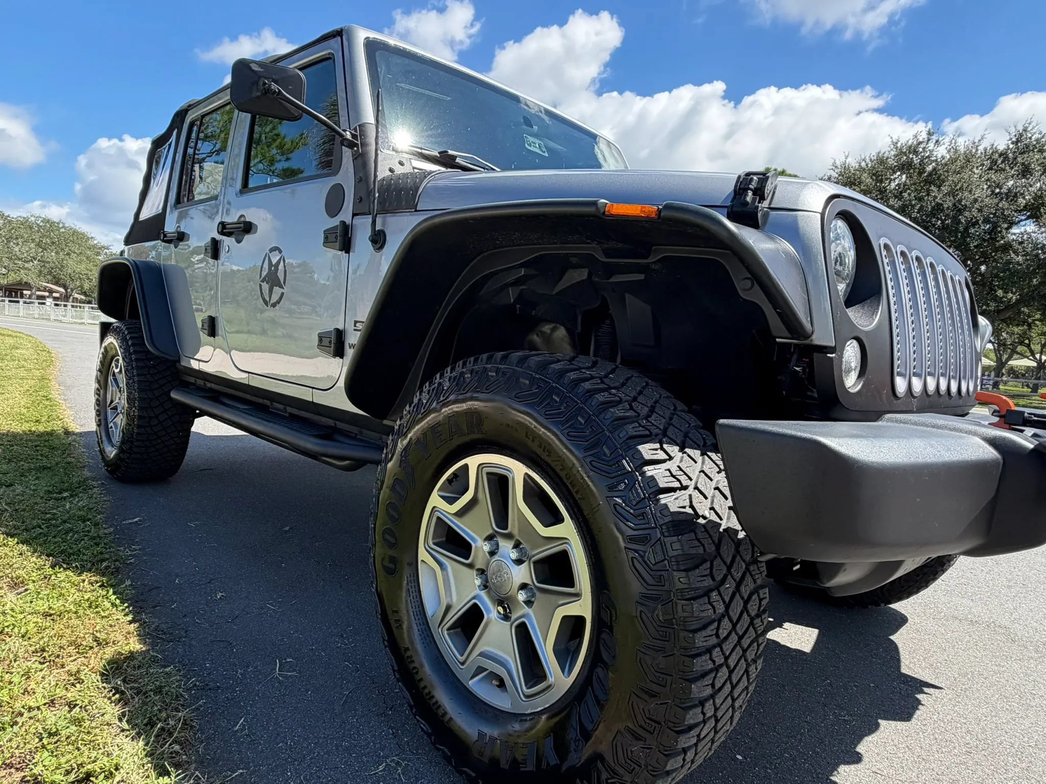 Used 2016 Jeep Wrangler Unlimited Sport w/ Connectivity Group AWD/4WD image 4