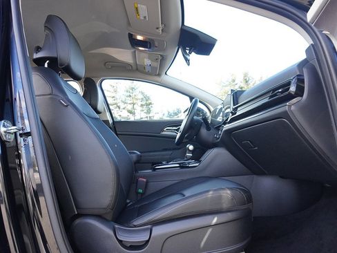 Used 2025 Kia Sportage EX image 32