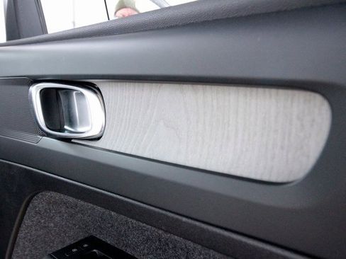 Certified 2025 Volvo XC40 B5 Plus image 26