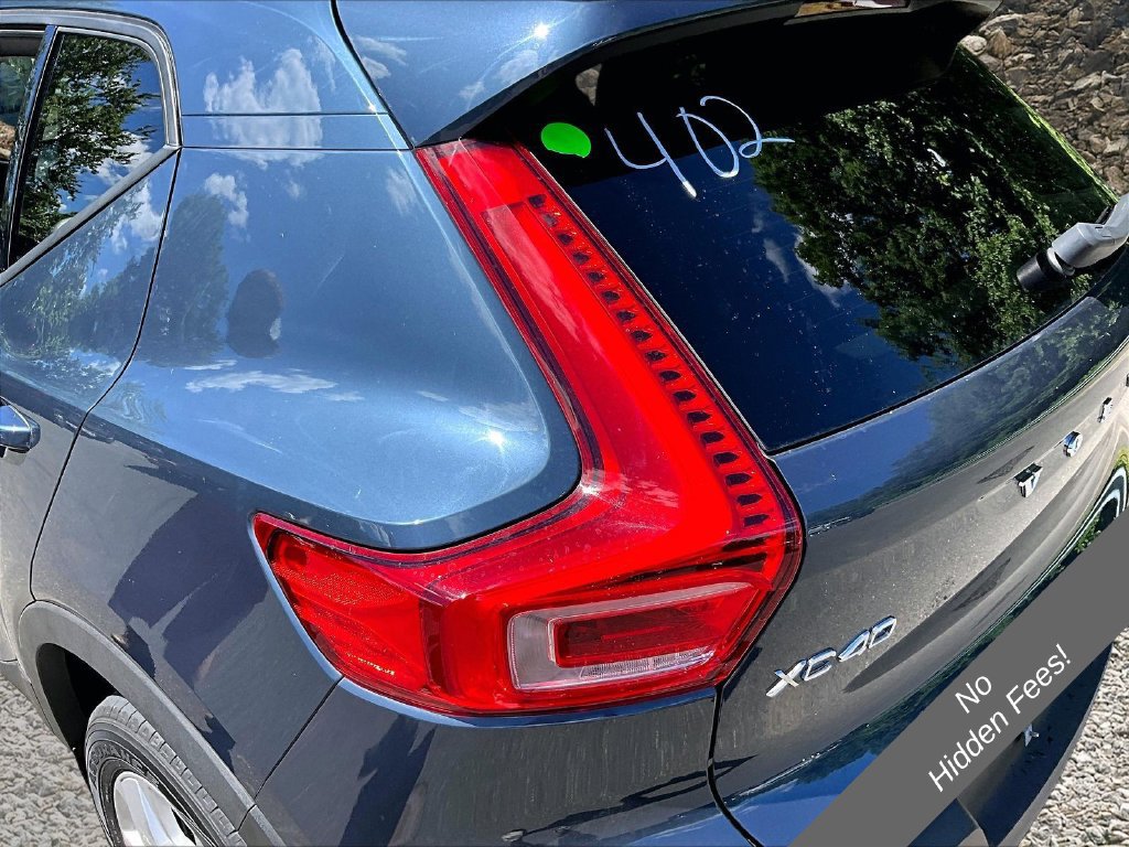 Used 2021 Volvo XC40 T4 Momentum FWD image 26