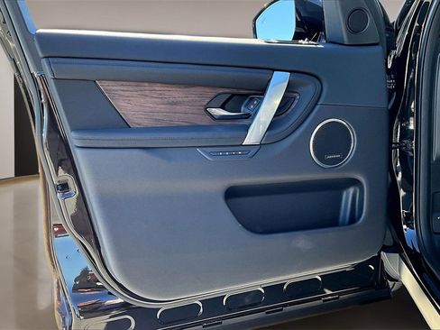 Used 2025 Land Rover Discovery Sport S image 18