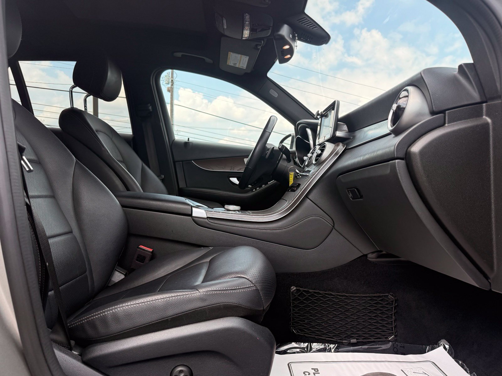 Used 2019 Mercedes-Benz GLC 300 4MATIC w/ Premium Package image 32