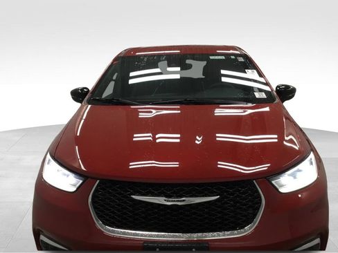 Used 2025 Chrysler Pacifica Select FWD image 3