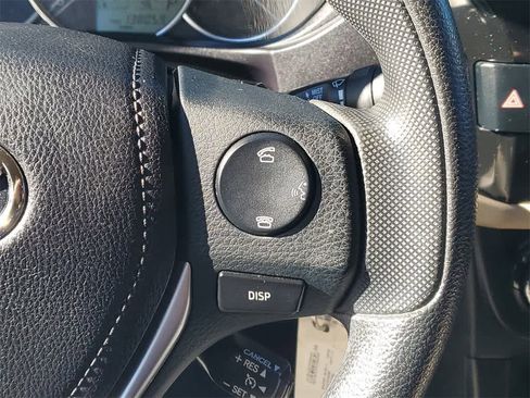 Used 2015 Toyota Corolla LE image 25