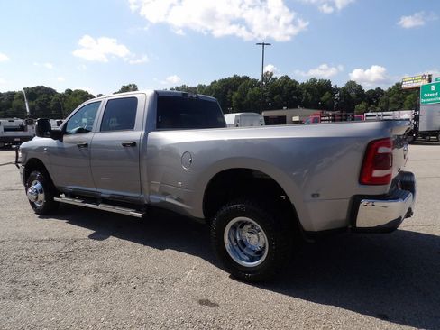 Used 2024 RAM 3500 Tradesman w/ Towing Technology Group AWD/4WD image 4