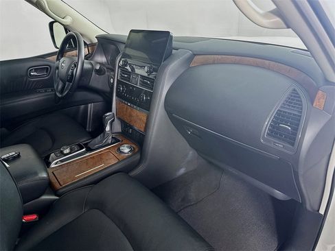 Used 2024 Nissan Armada SL w/ Captain's Chairs Package image 30