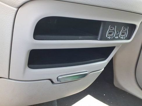 Used 2024 Chrysler Pacifica Touring-L FWD image 20