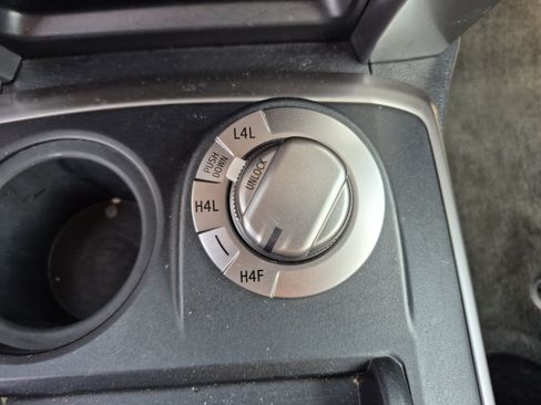 Used 2015 Toyota 4Runner Limited AWD/4WD image 33