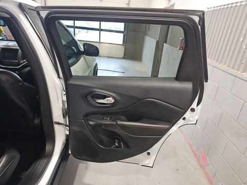 Used 2015 Jeep Cherokee Trailhawk w/ Leather Interior Group AWD/4WD image 21