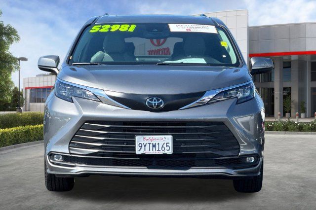 Certified 2026 Toyota Sienna XLE FWD image 11