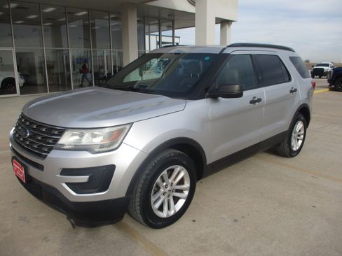Used 2016 Ford Explorer FWD image 2