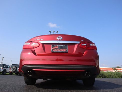Used 2016 Nissan Altima 2.5 SL w/ Moonroof Package FWD image 11