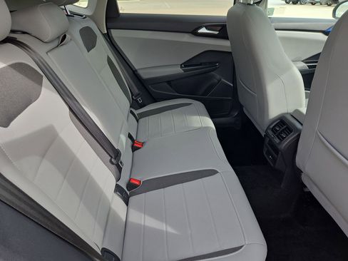 Used 2023 Volkswagen Taos SE w/ Panoramic Sunroof Package FWD image 31