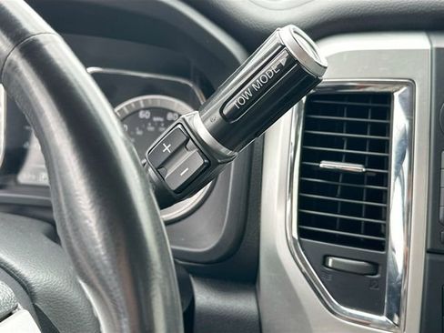 Used 2017 Nissan Titan SV image 17