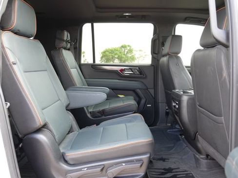 Used 2025 GMC Yukon XL AT4 w/ AT4 Premium Package AWD/4WD image 12