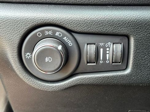 New 2026 Chrysler Pacifica Select image 19