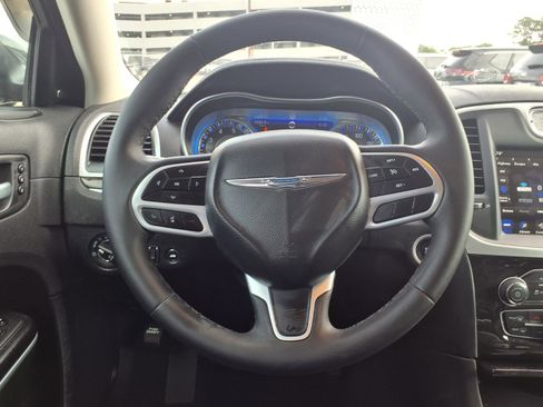 Used 2023 Chrysler 300 Touring L w/ Comfort Group image 13