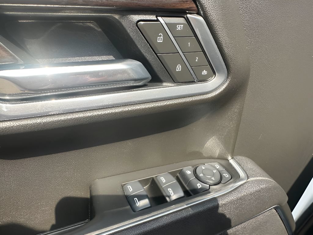 Used 2025 GMC Sierra 1500 SLT AWD/4WD image 21