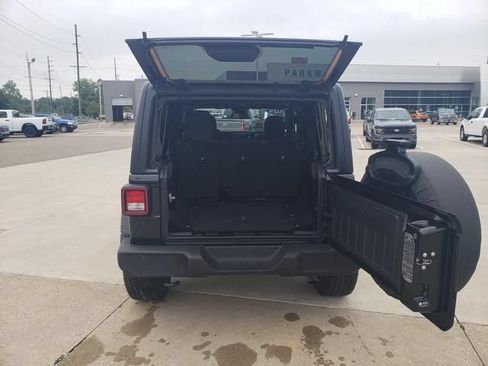 Used 2024 Jeep Wrangler Unlimited Sport AWD/4WD image 6
