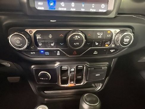 Used 2023 Jeep Wrangler Unlimited w/ Sun & Screen Package AWD/4WD image 22