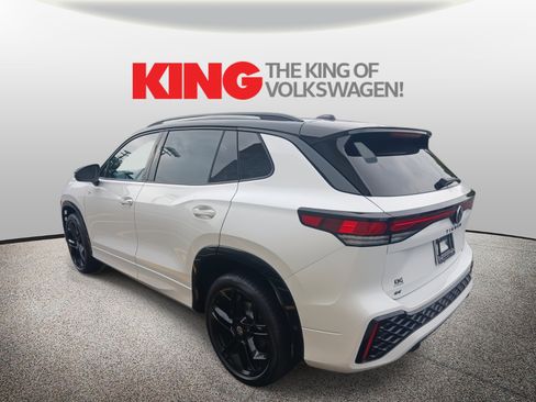New 2025 Volkswagen Tiguan SE R-Line image 5
